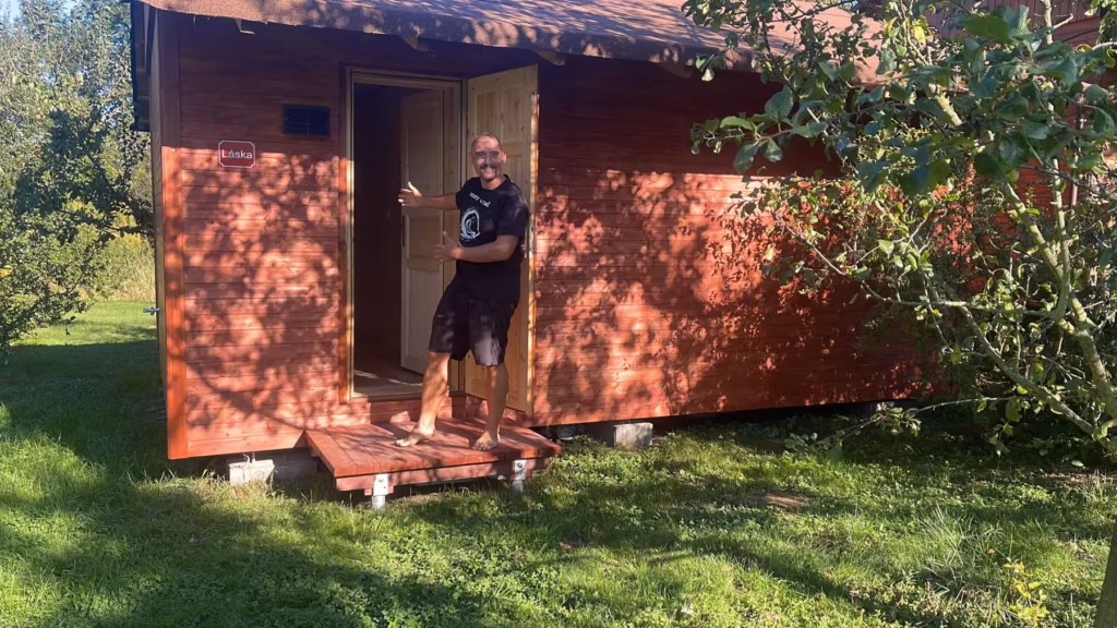 Hütte der Liebe mit Doppelbett, Dunkelretreat für Paare
